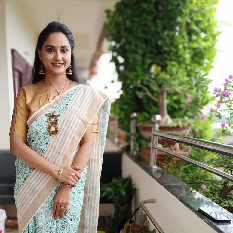 Zee Telugu Tv Anchor Kasi Annapurna In Green Saree Blouse